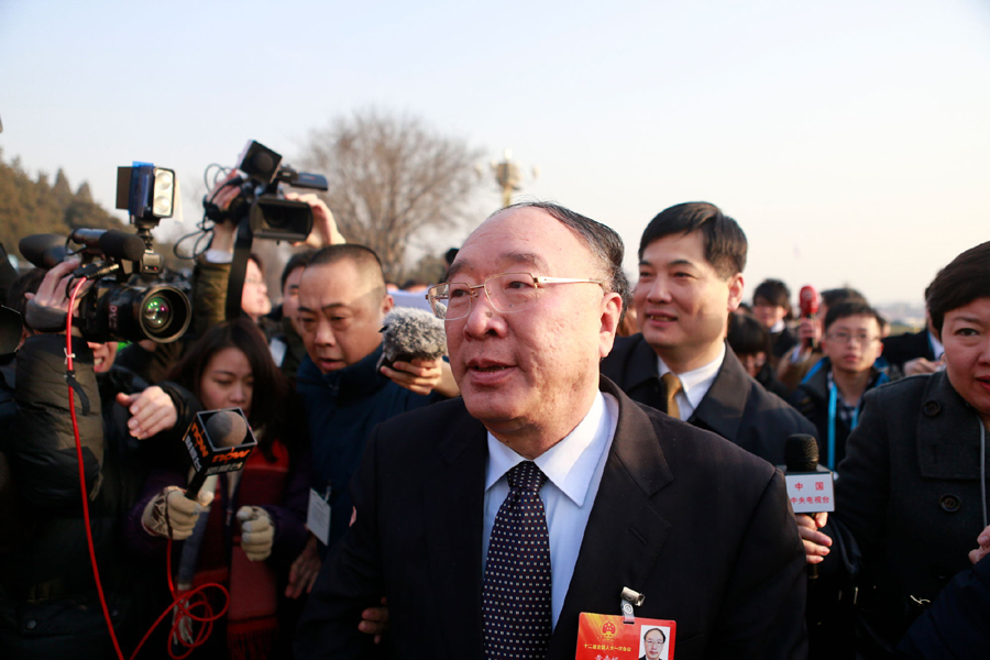 人大代表黄奇帆接受采访