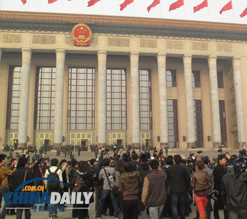 政协闭幕会刘翔再遭“围堵”(图)