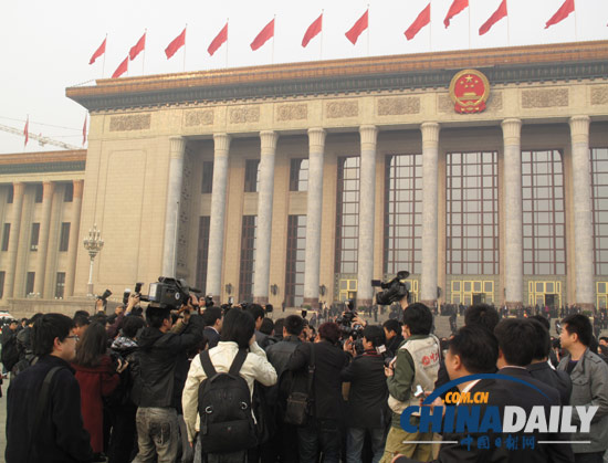 政协闭幕会刘翔再遭“围堵”(图)