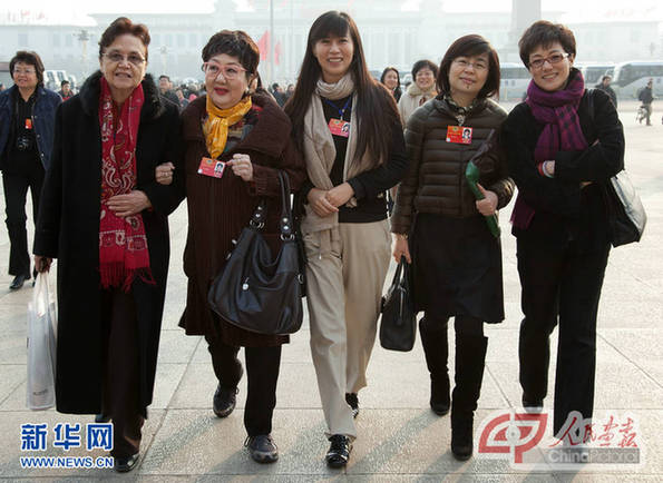 两会广角镜:广场上的捕捉镜头