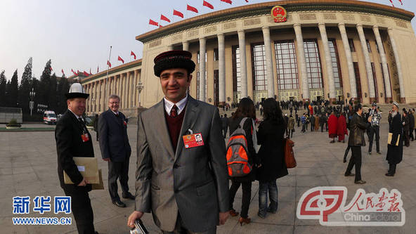 两会广角镜:广场上的捕捉镜头