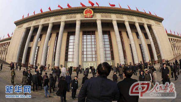 两会广角镜:广场上的捕捉镜头