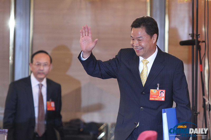 全国政协十二届一次会议新闻发布会举行