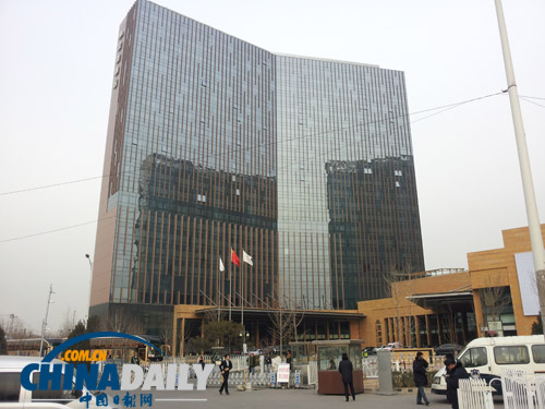 本网独家探访政协委员驻地:进入酒店需有“内应”
