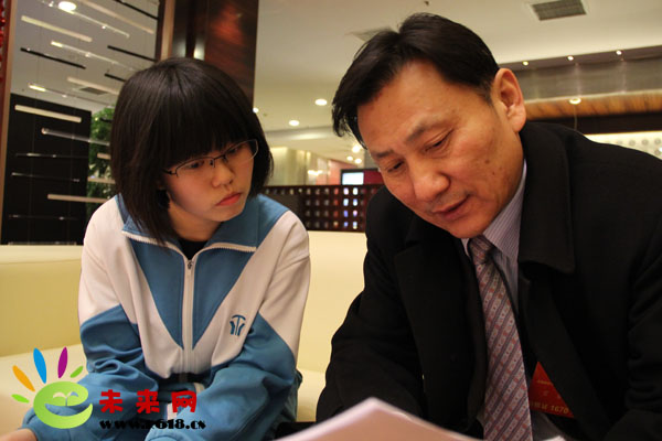 北京学生到代表委员驻地呼吁改善环境质量