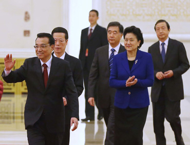李克强等与中外记者见面