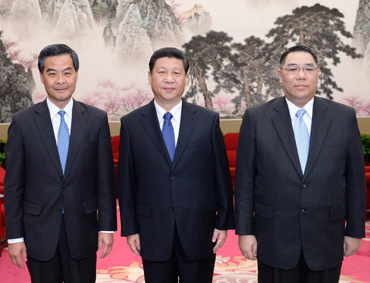 习近平会见梁振英、崔世安
