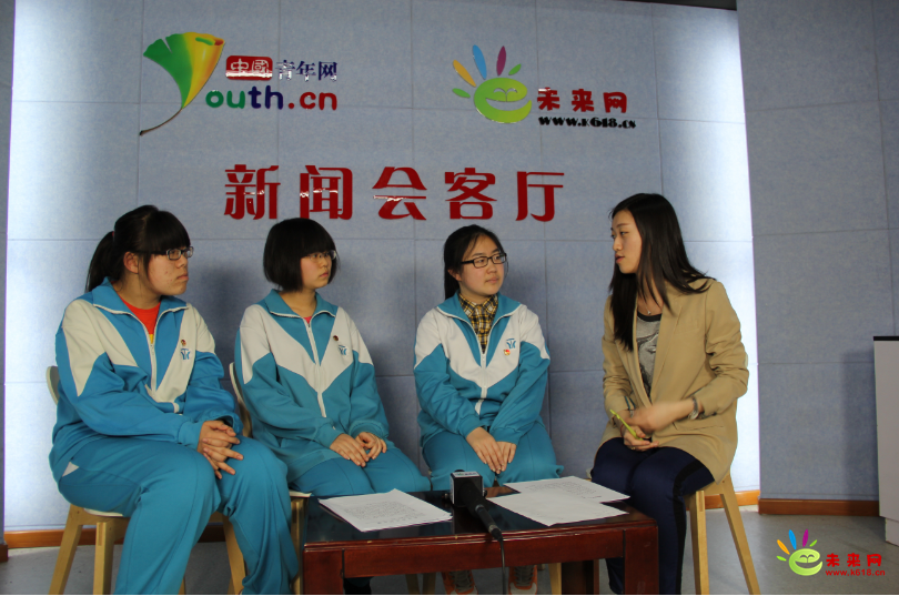 “送建议”中学生与两会代表委员做客未来网“面对面”