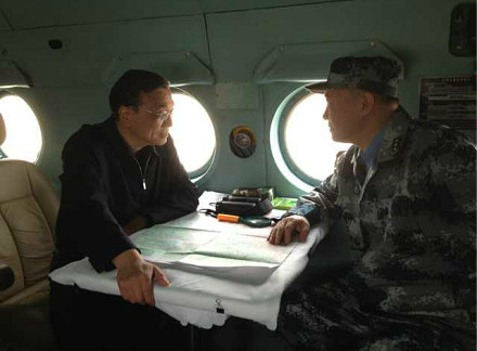 李克强乘专机赴四川雅安地震灾区