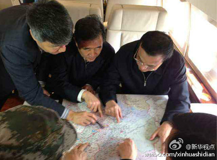 李克强乘专机赴四川雅安地震灾区