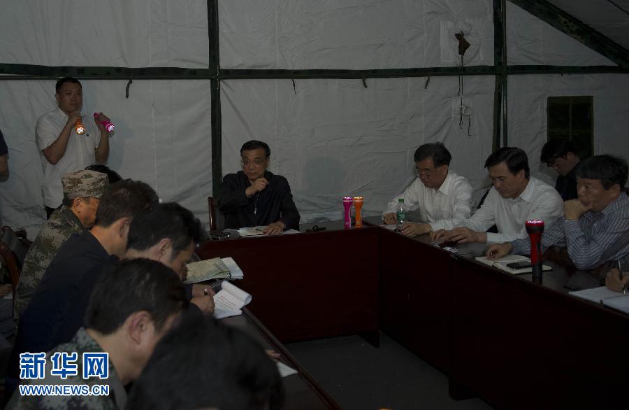 李克强在震区24小时的足迹
