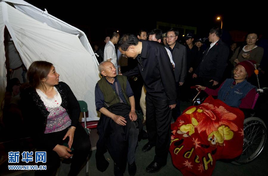 李克强在震区24小时的足迹