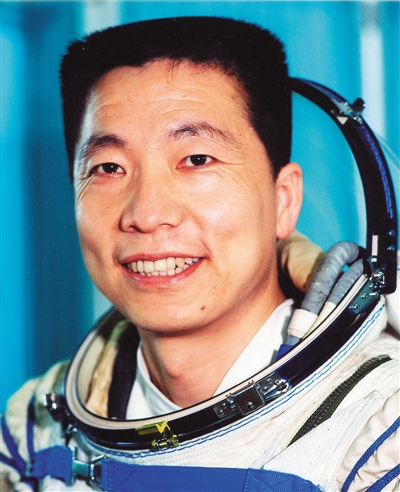 中国十名航天员三位晋升少将 飞天进男女搭配时代