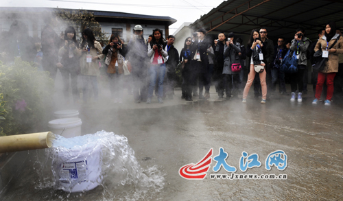 温泉魅力让人流连忘返 网媒记者期待下次和星子约会