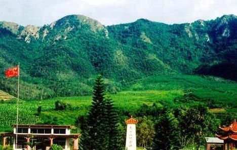 特色海南之红色的乐东毛公山