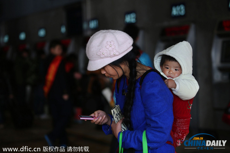 春运表情：回家路上的孩子们