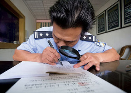 黎定琦：用模糊的视力，追逐公平的路