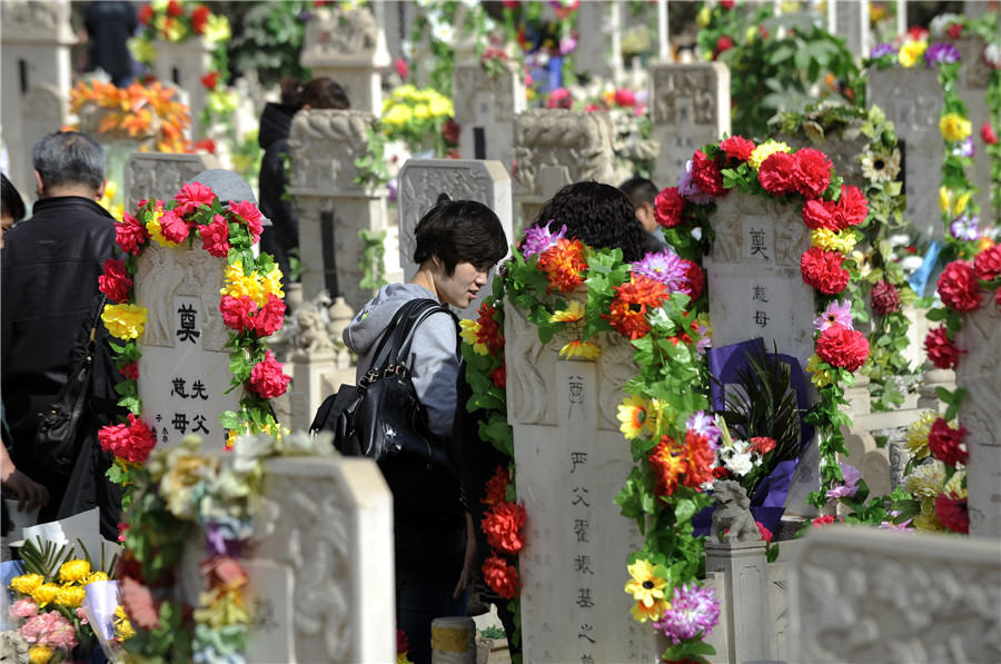 清明文明祭扫 不再烟雾缭绕