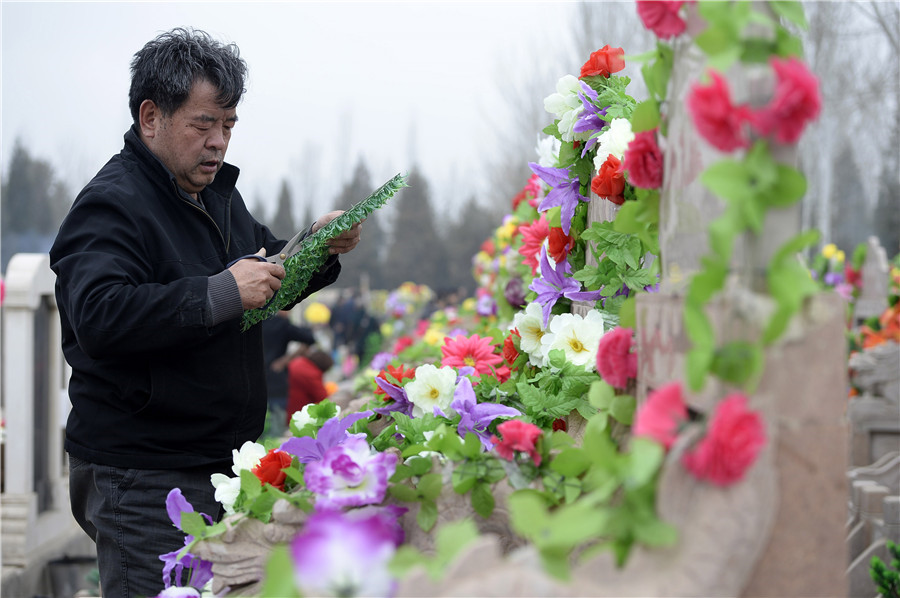 清明文明祭扫 不再烟雾缭绕