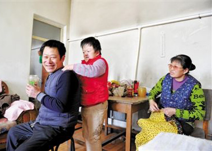 “坚强妈”袁淑英：11年的生命守护
