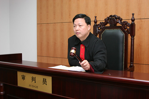 彭文忠：用群众工作方法化解执行难