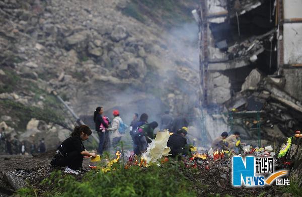 汶川地震两周年：5·12的北川：默默的哀思