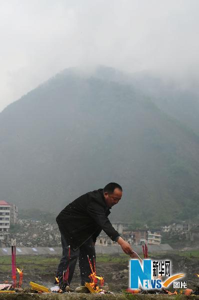汶川地震两周年：5·12的北川：默默的哀思
