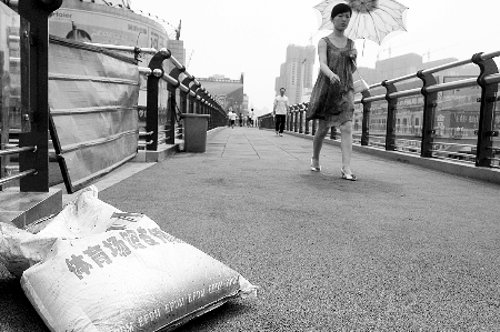 郑州7座新天桥“集体犯病” 施工单位集体“治疗”
