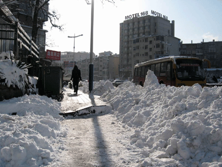 烟台迎来暴风雪天气 （图）