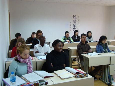 立足本土，全面推进教育国际化——专访云南财经大学党委书记罗明义