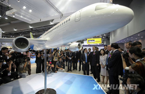 国产大客机外形样机在亚洲国际航展上首次亮相[图]