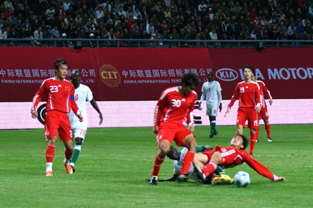 没输就算赢了!国足0-0撼平塞内加尔(组图)