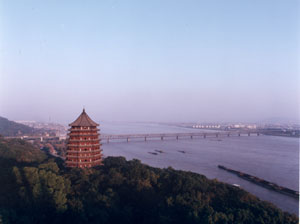 游杭州著名风景之一六和塔 领略钱江风光