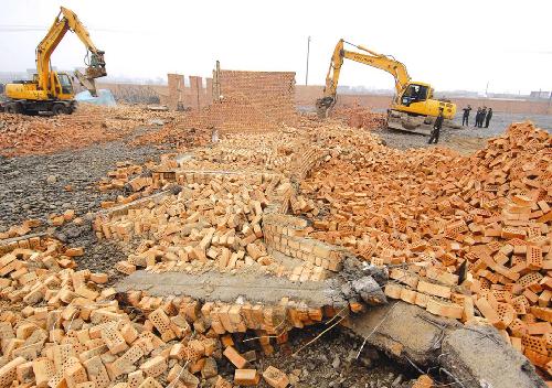 乌鲁木齐强拆最大一处违法圈地建设