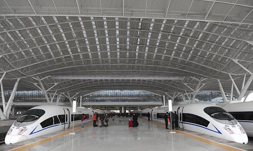 武广铁路客运专线成功试运行 时速达394公里