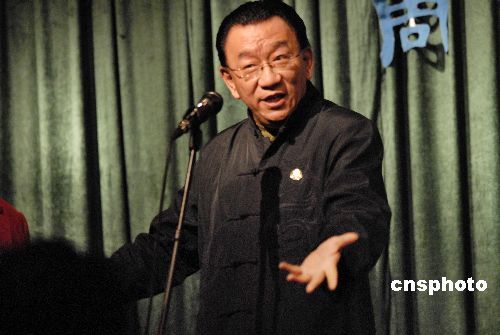 侯耀华正式拜常宝华为师 禁止记者问代言事