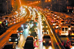 北京机动车突破400万辆 尾气已成影响空气质量主因