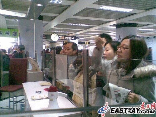 上海地铁一号线两车相撞 全线瘫痪(图)
