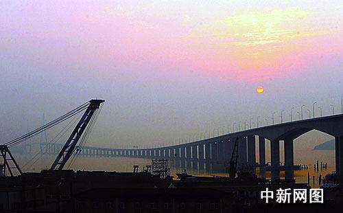 浙江舟山跨海大桥正式试通车(组图)