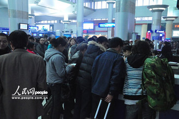平安夜上万名旅客滞留长沙 机场运营陷瘫痪