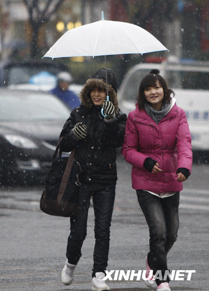 上海迎来今冬最明显降雪 日最低气温将跌破“冰点”