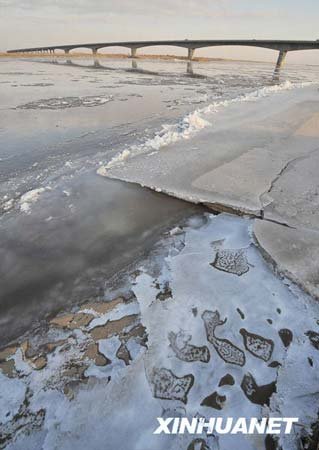 组图：全国多个省市遭雨雪寒潮袭击