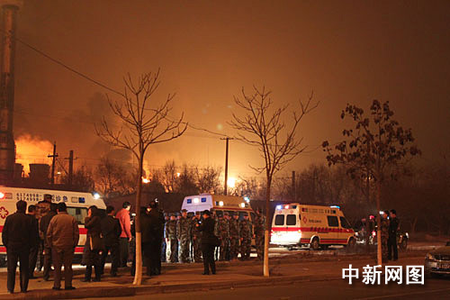 兰州石化工厂爆炸事故造成5人失踪(组图)