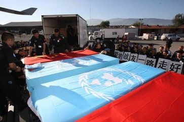 海地8名中国遇难维和警察遗体启运回国
