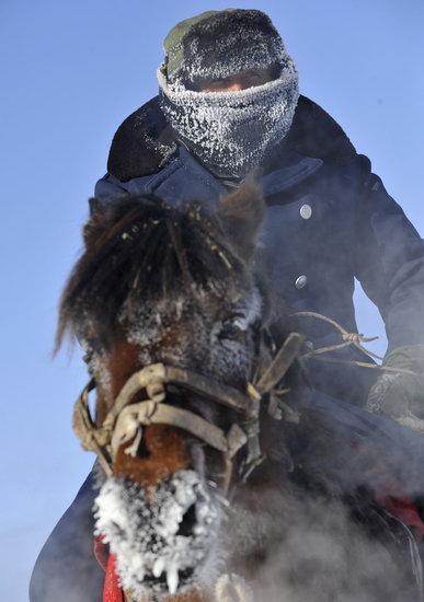 新疆阿勒泰大雪造成7人失踪14人被困(组图)
