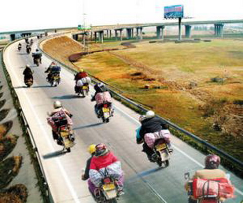 春节“铁骑”回家