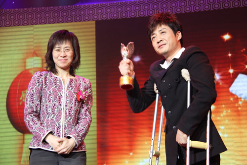 “善行义举 感动中国”2009公益中国年度颁奖晚会日前在京隆重举行