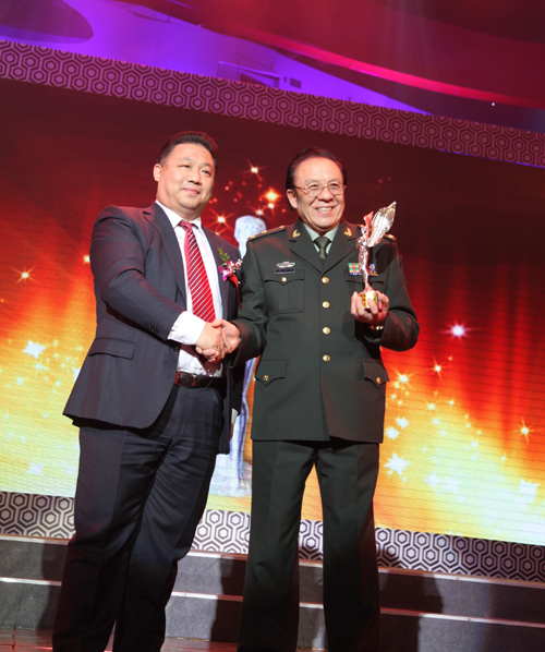 “善行义举 感动中国”2009公益中国年度颁奖晚会日前在京隆重举行