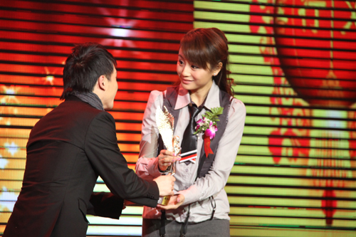 “善行义举 感动中国”2009公益中国年度颁奖晚会日前在京隆重举行