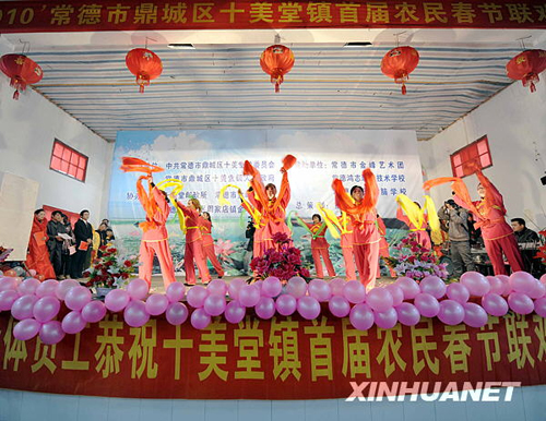 湖南：洞庭湖畔农民自办“春晚”